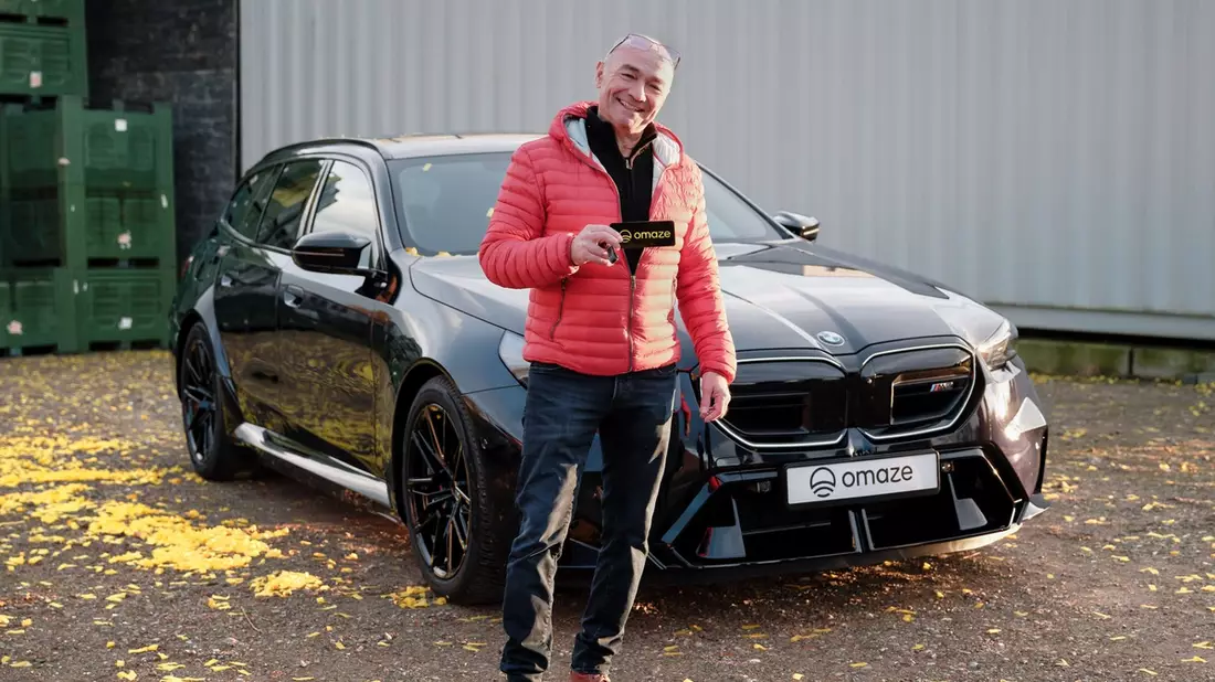 Ich habe zum ersten Mal seit 40 Jahren wieder bei einer Lotterie mitgespielt - und sofort gewonnen! / Erfolgreicher Unternehmer vom Bodensee gewinnt BMW M5 Touring im Wert von 155.000 Euro sowie 50.000 Euro in bar - Bild: presseportal.de