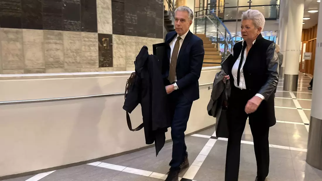 Ihr Mandat habe große Angst vor dem Prozess, sagen Høibys Verteidiger Ellen Holager Andenæs (rechts) und Petar Sekulic. - Bild: Julia Wäschenbach/dpa