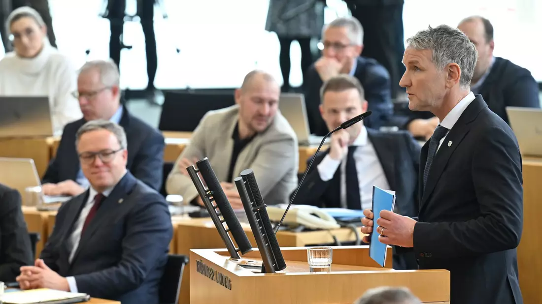 AfD-Fraktionschef Björn Höcke scheitert mit einem Misstrauensvotum im Thüringer Landtag.  - Bild: Martin Schutt/dpa