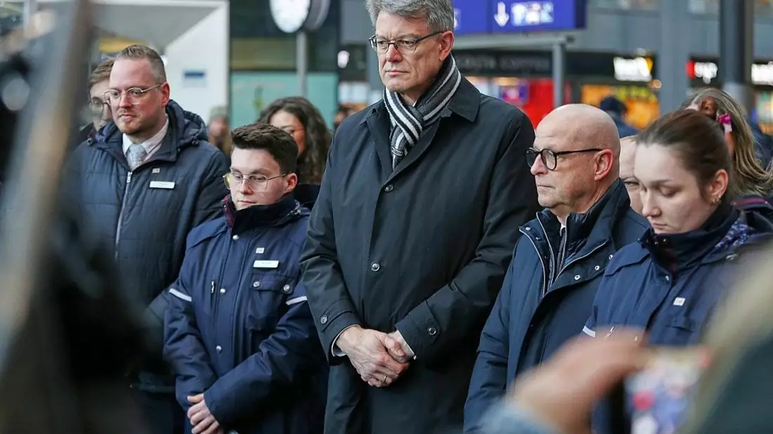 Schweigeminute nach Tod von Zugbegleiter am 04.02.2026 - Bild: via dts Nachrichtenagentur