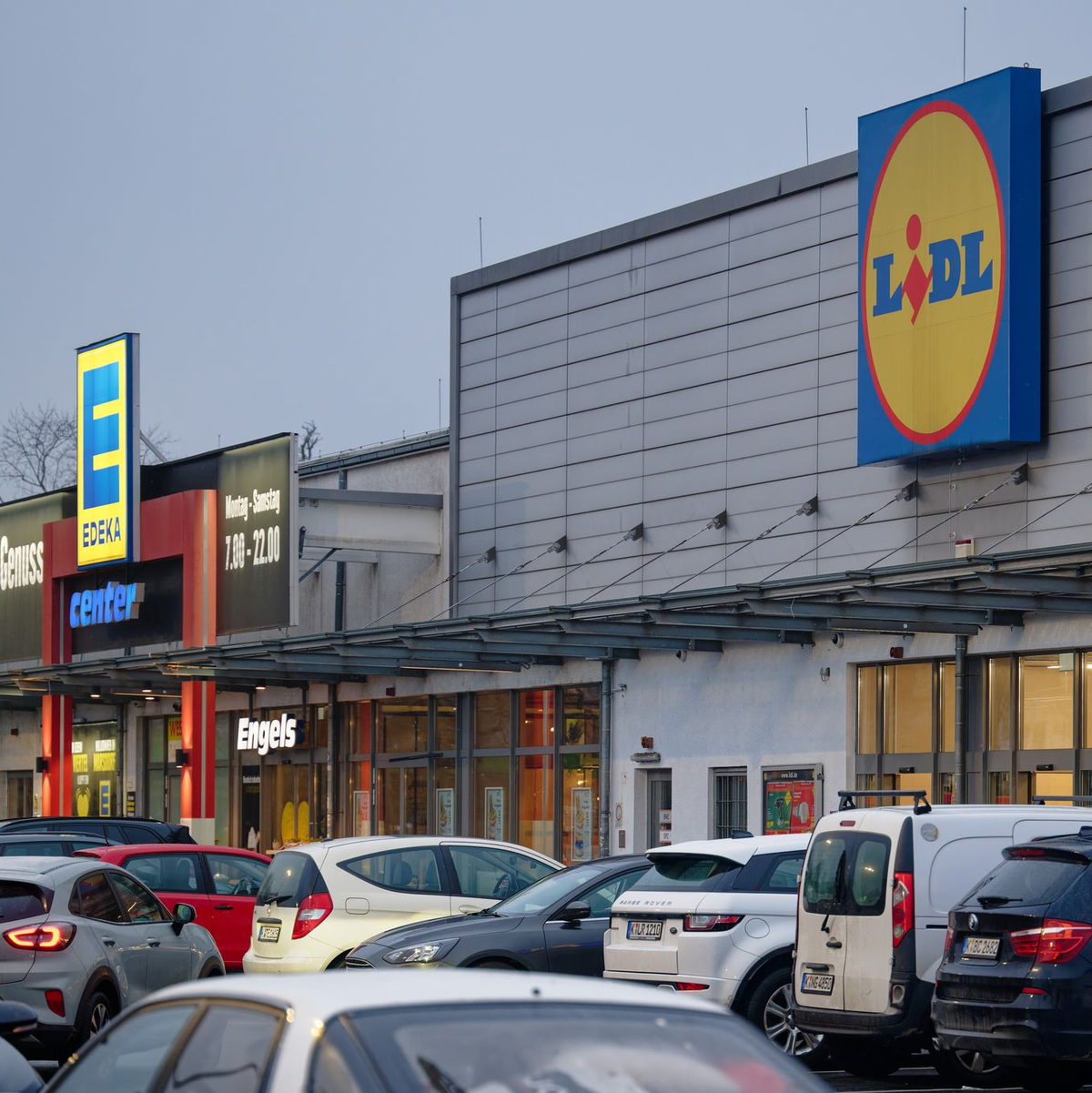 Lidl macht Aldi die Preisführerschaft streitig. - Foto: Henning Kaiser/dpa