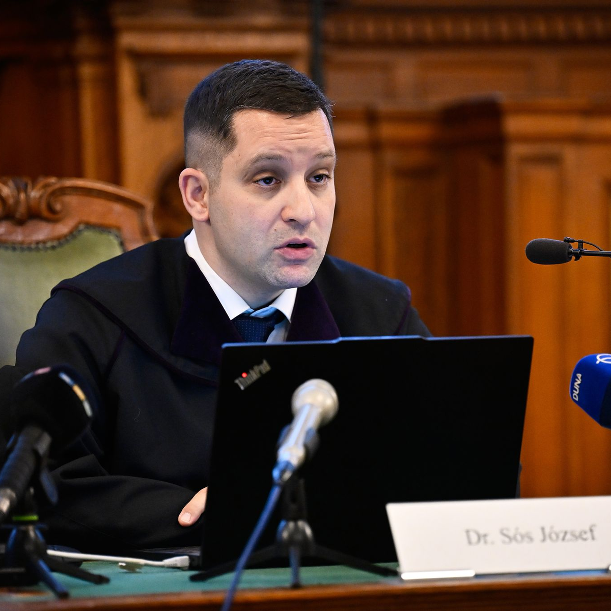 Richter Jozsef Sos folgte in seinem Urteil in weiten Teilen der Argumentation der Staatsanwaltschaft. - Foto: Denes Erdos/AP/dpa