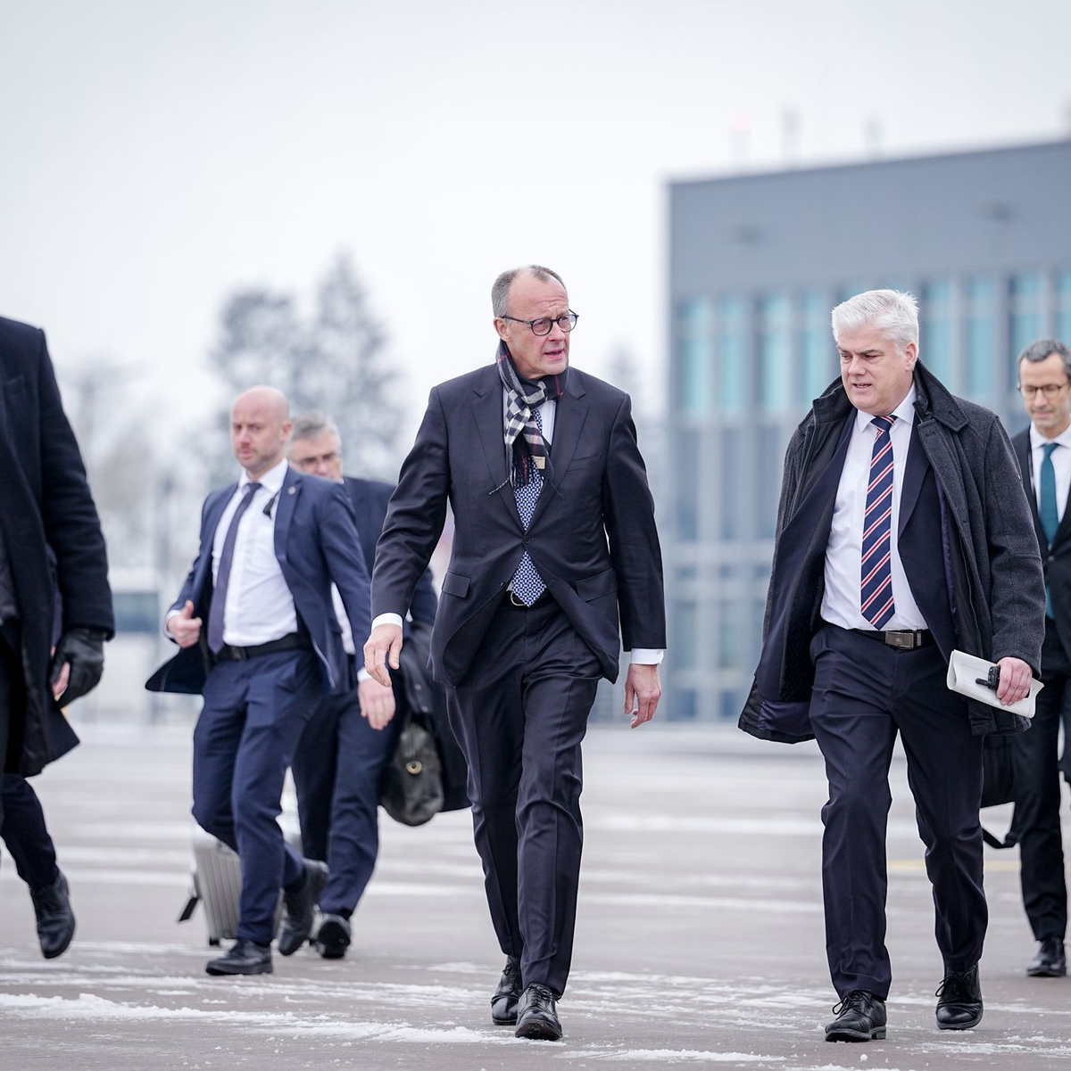 Kanzler Merz will die Beziehungen zu wichtigen Ländern außerhalb von EU und Nato stärken. - Foto: Kay Nietfeld/dpa