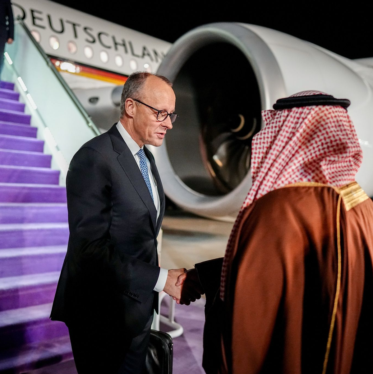 Erste Station der Kanzler-Reise durch die Golfregion ist Saudi-Arabien. - Foto: Kay Nietfeld/dpa