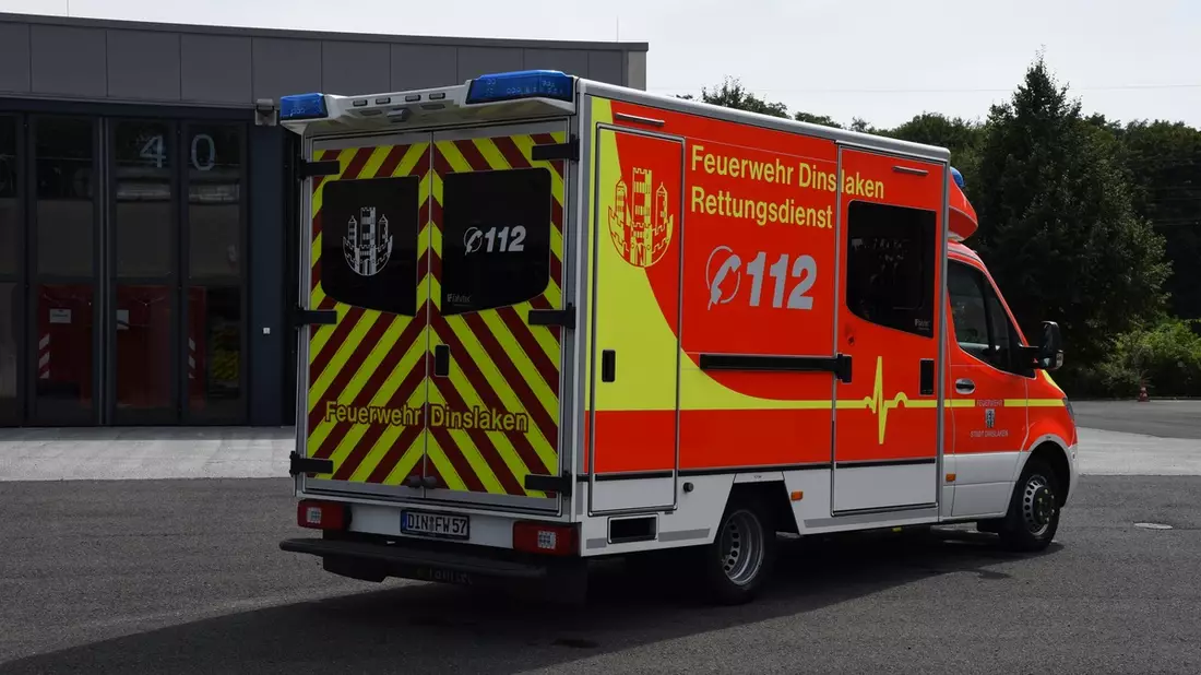 FW Dinslaken: Schwerer Verkehrsunfall mit Todesfolge - Bild: presseportal.de