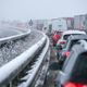 Der staureichste Tag des Jahres 2025 war der 9. Januar - ein Wintereinbruch ließ den Verkehr vielerorts zum Erliegen kommen.  - Foto: Jan Woitas/dpa/dpa-tmn
