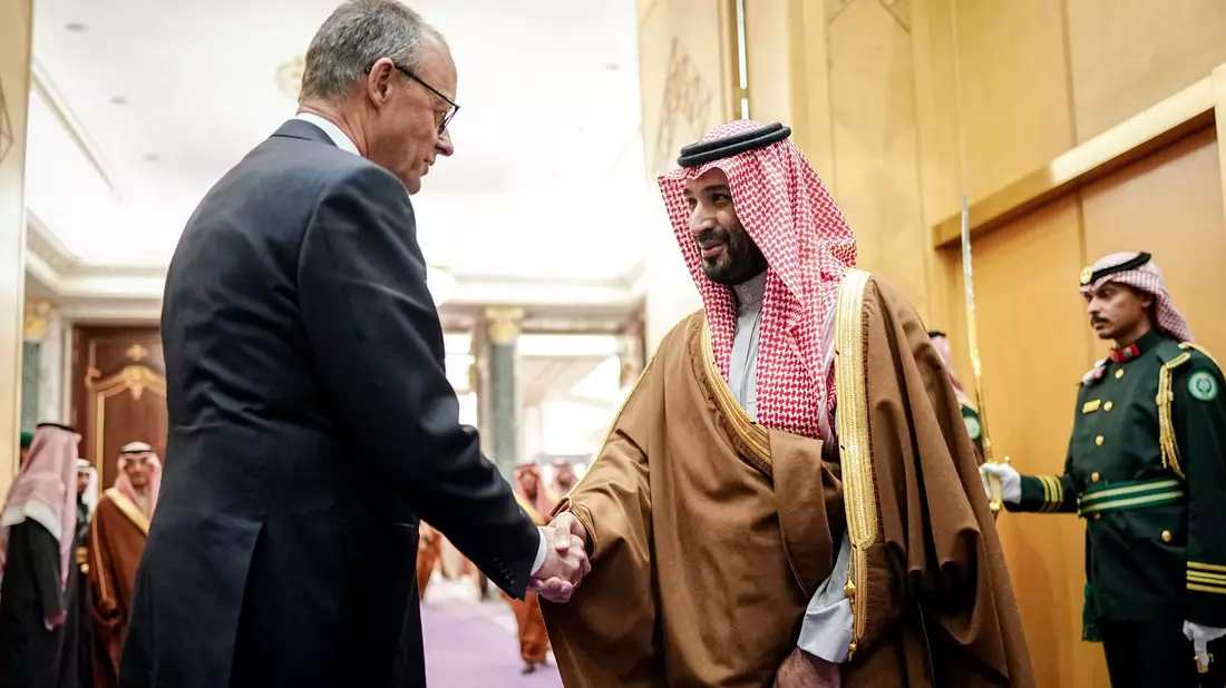 Einst geächtet, wird der saudische Kronprinz inzwischen wieder hofiert. - Bild: Kay Nietfeld/dpa