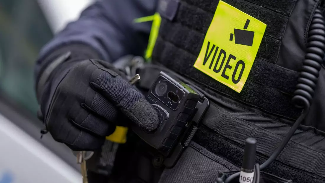 Die Gewerkschaft fordert mehr Bodycams für Bahnmitarbeiter. (Symbolbild) - Bild: Monika Skolimowska/dpa