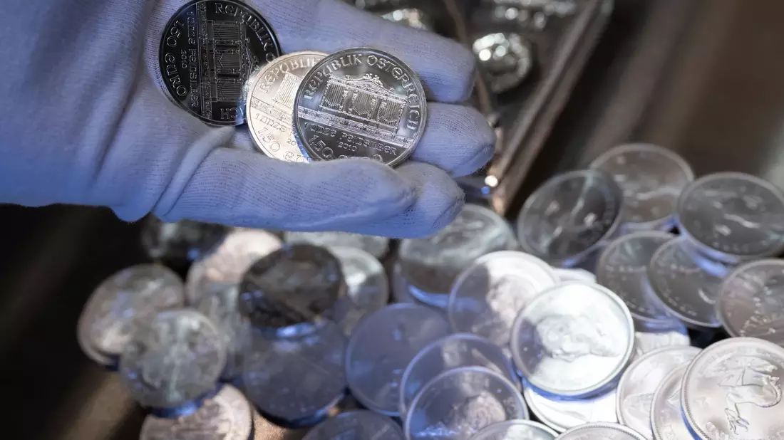Unter anderem dient Silber als Investment. (Archivbild) - Bild: Sven Hoppe/dpa