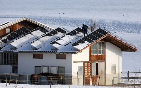 Im vergangenen Jahr produzierten private Solaranlagen in Saarland und im Bayern im Schnitt den meisten Strom.(Archiv) - Foto: Karl-Josef Hildenbrand/dpa/dpa-tmn