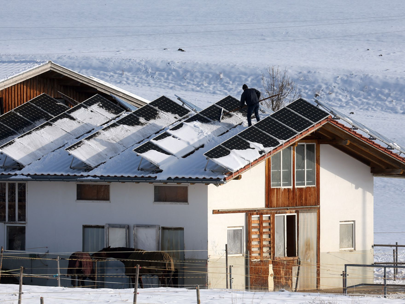 Im vergangenen Jahr produzierten private Solaranlagen in Saarland und im Bayern im Schnitt den meisten Strom.(Archiv) - Foto: Karl-Josef Hildenbrand/dpa/dpa-tmn