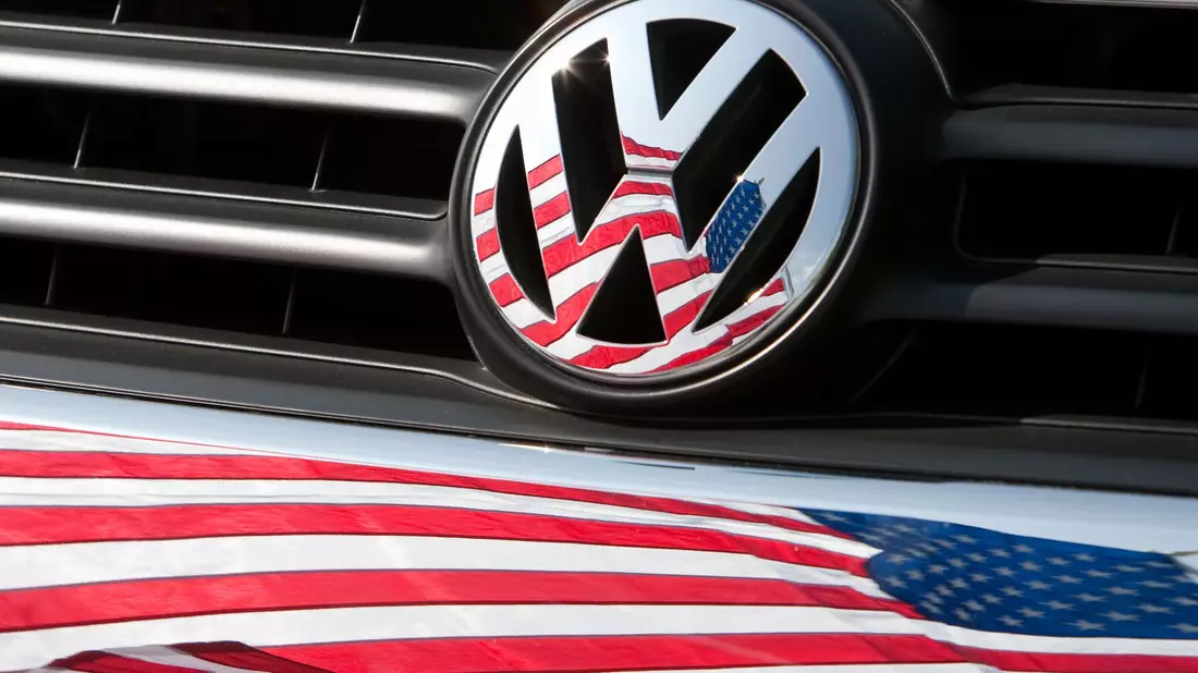 Arbeiter von VW im US-Werk Chattanooga sollen einen neuen Vertrag mit Einkommenserhöhungen bekommen. (Archivbild) - Bild: Friso Gentsch/dpa