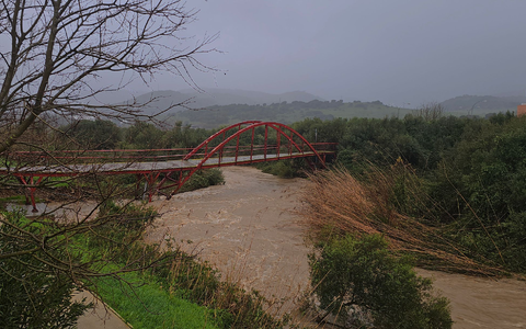In der Region Málaga wurde weiter nach einer Frau gesucht, die von den Wassermassen fortgerissen worden war.  - Foto: Nono Rico / Europa Press/EUROPA PRESS/dpa