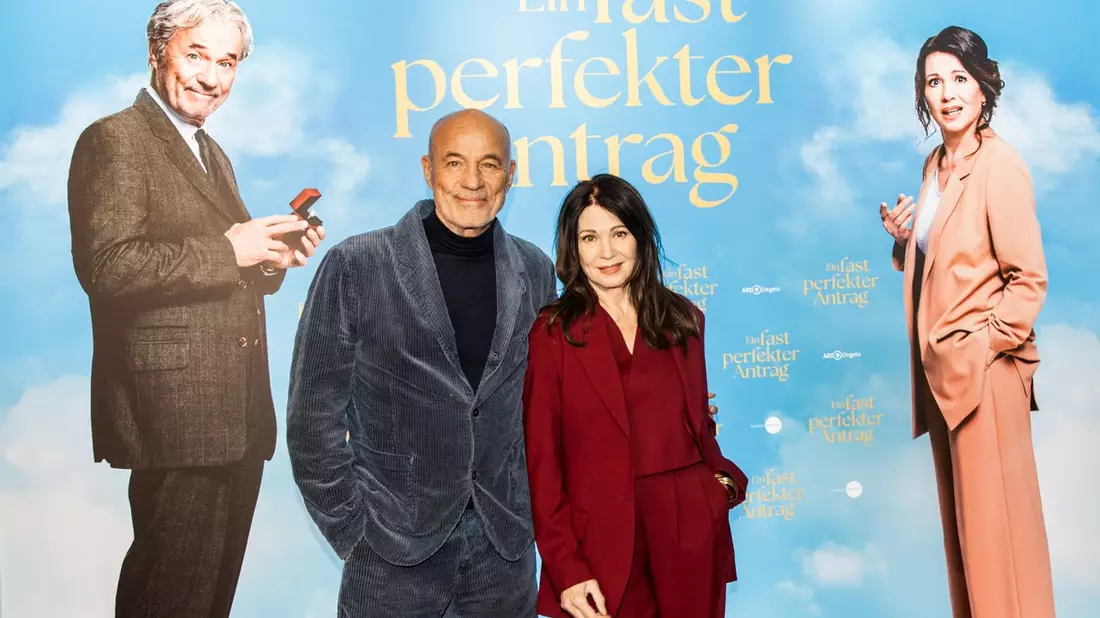 Regensburg feiert mit Iris Berben und Heiner Lauterbach den perfekten Premierenabend / EIN FAST PERFEKTER ANTRAG / ab 26. Februar im Kino! - Bild: presseportal.de