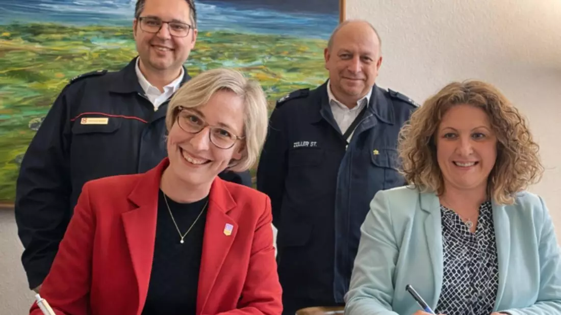 FW Speyer: Vereinbarung zur Nutzung der Feuerwehreinsatzzentralen im Redundanzfall zwischen der Verbandsgemeinde Römerberg-Dudenhofen und der Stadt Speyer - Bild: presseportal.de