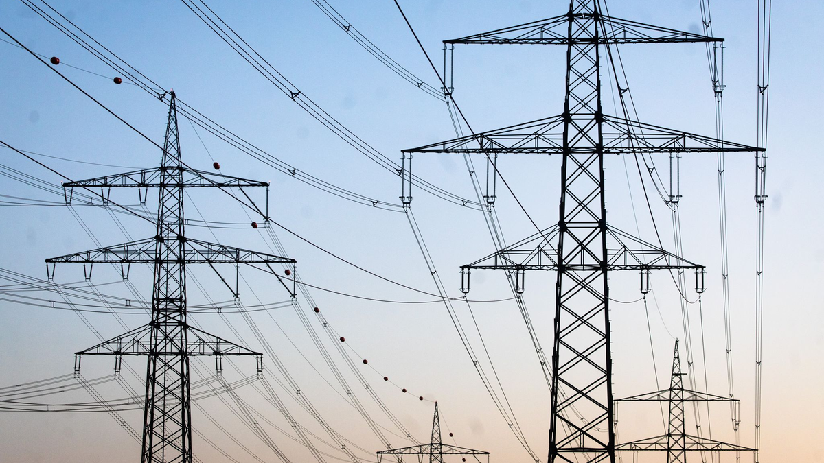 Im Stuttgarter Stadtgebiet ist laut Polizei der Strom ausgefallen. (Symbolbild) - Foto: Christoph Schmidt/dpa