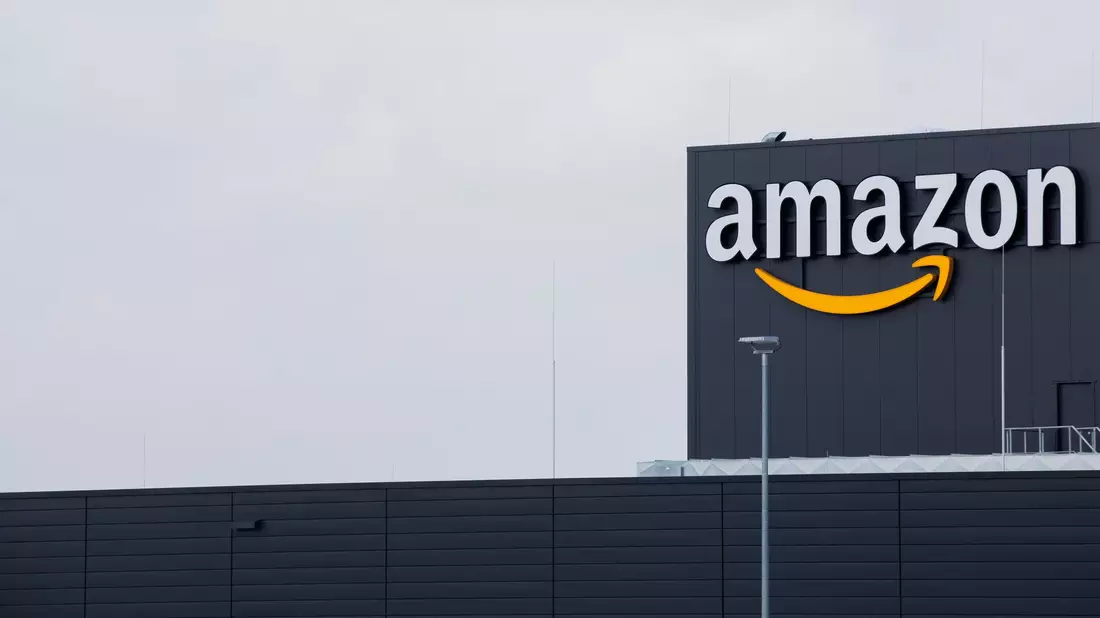 Unternehmen mit großer Marktmacht: Rund 60 Prozent des Umsatzes im Online-Handel in Deutschland entfällt auf Amazon. - Bild: Rolf Vennenbernd/dpa