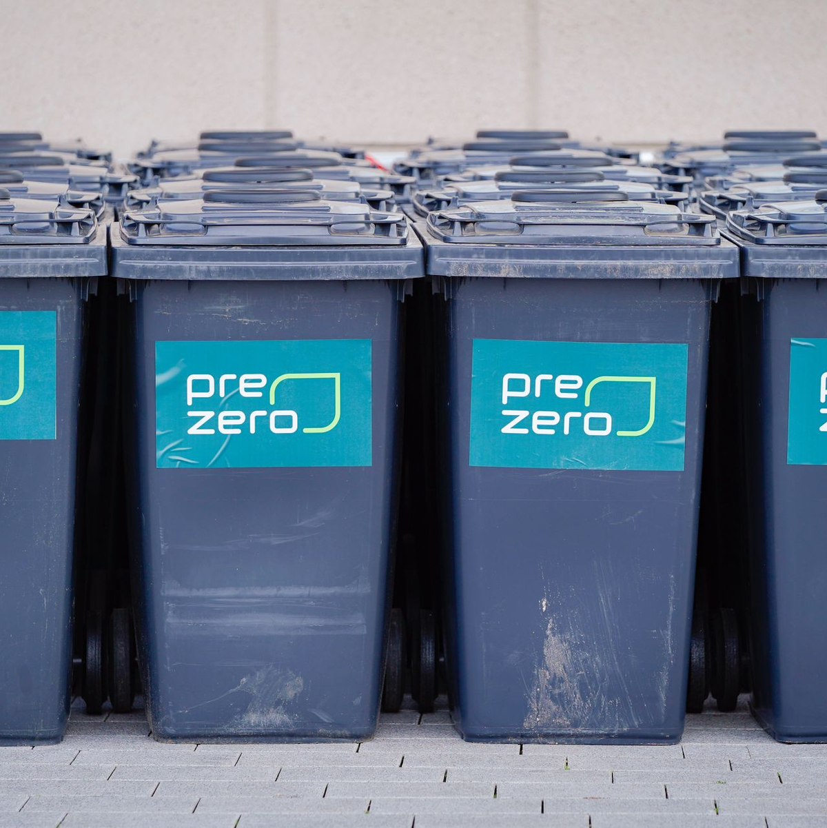 PreZero hat rund 30.000 Mitarbeiter in zehn Ländern. (Archivbild) - Foto: Uwe Anspach/dpa