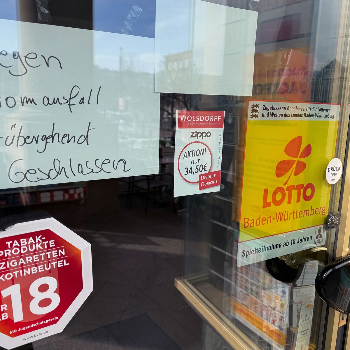 In der Innenstadt mussten Geschäfts zeitweise schließen. - Foto: Stefanie Järkel/dpa