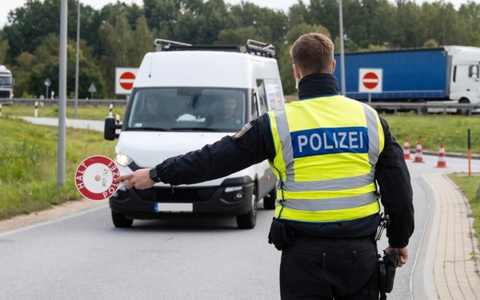 BPOLI LUD: Bundespolizei stellt abgelehnten Asylbewerber mit falschen Papieren an der A4 - Foto: presseportal.de