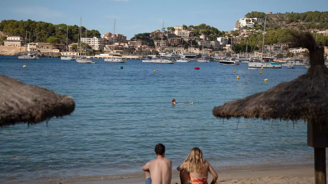 Spanien bleibt laut einer repräsentativen Umfrage das beliebteste Reiseziel der Deutschen in Europa. (Archivbild) - Bild: Clara Margais/dpa