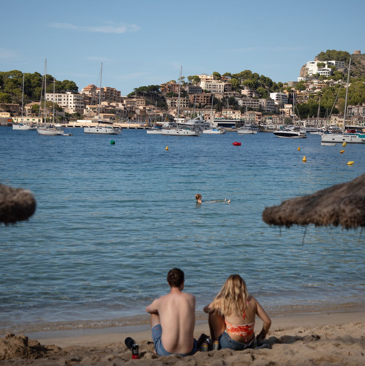 Spanien bleibt laut einer repräsentativen Umfrage das beliebteste Reiseziel der Deutschen in Europa. (Archivbild) - Foto: Clara Margais/dpa