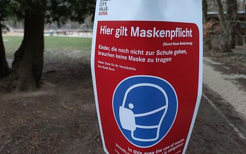Hinweis auf Maskenpflicht (Archiv) - Foto: via dts Nachrichtenagentur