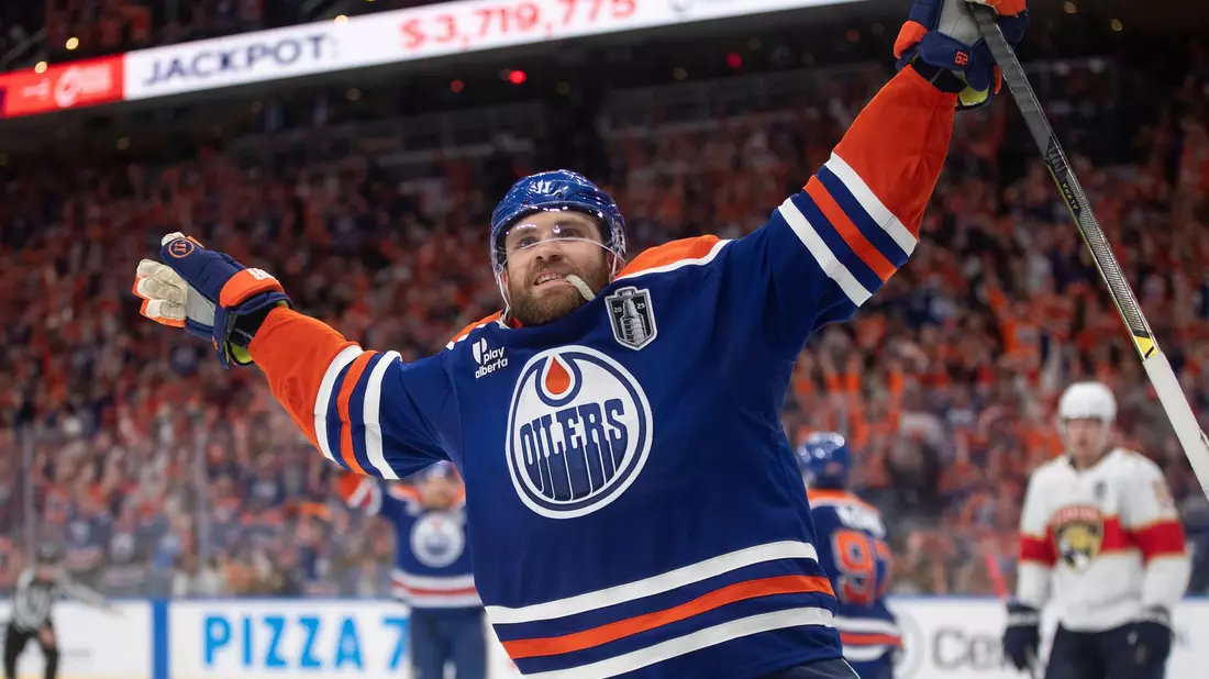 Zählt zu den fünf besten Eishockeyspielern der Welt: Leon Draisaitl (Archivbild) - Bild: Jason Franson/The Canadian Press via AP/dpa
