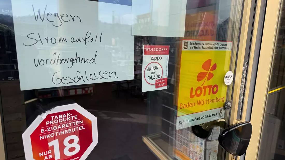 In der Innenstadt mussten Geschäfts zeitweise schließen. - Bild: Stefanie Järkel/dpa