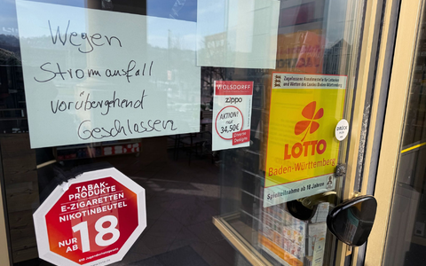 In der Innenstadt mussten Geschäfts zeitweise schließen. - Foto: Stefanie Järkel/dpa