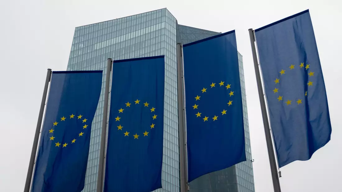 Die Leitzinsen der Europäischen Zentralbank haben weitreichende Auswirkungen an den Finanzmärkten: Sie beeinflussen etwa die Kreditzinsen für Unternehmen sowie die Sparzinsen. - Bild: Florian Wiegand/dpa