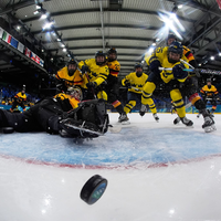 Deutschland verliert das Auftaktspiel beim olympischen Eishockeyturnier der Frauen. - Foto: Petr David Josek/Pool AP/AP/dpa