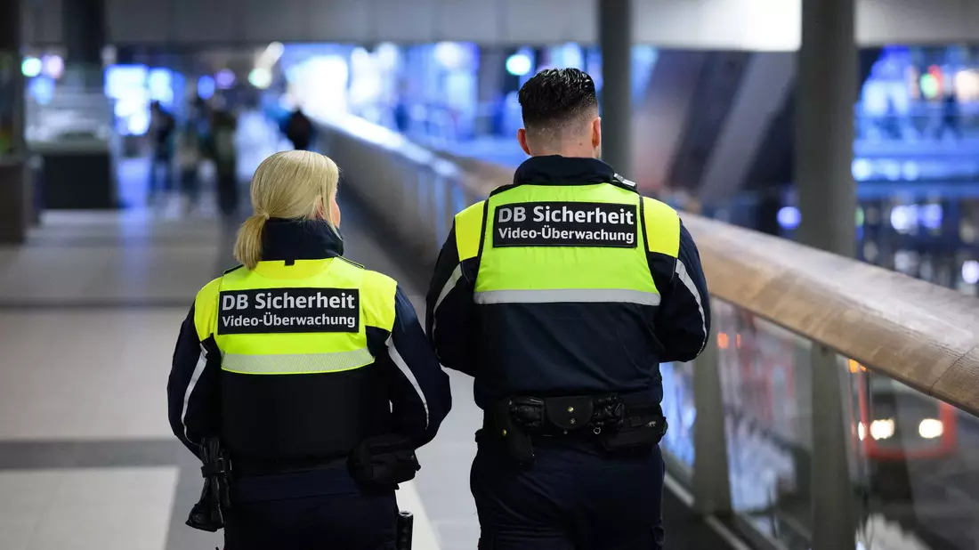Die Deutsche Bahn setzt auf Videotechnik für mehr Sicherheit. (Archivbild) - Bild: Bernd von Jutrczenka/dpa