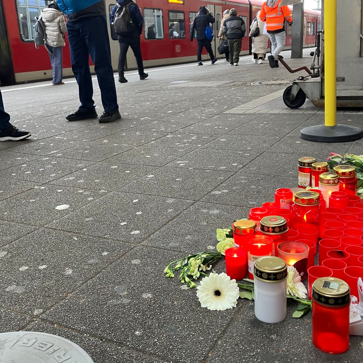 Die Trauer um Serkan C. ist groß. - Foto: Wolfgang Jung/dpa