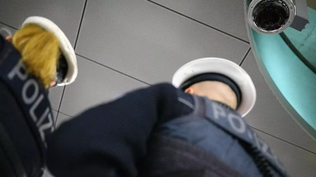 Tausende Kameras sind in Bahnhöfen installiert. (Archivbild) - Bild: Bernd von Jutrczenka/dpa