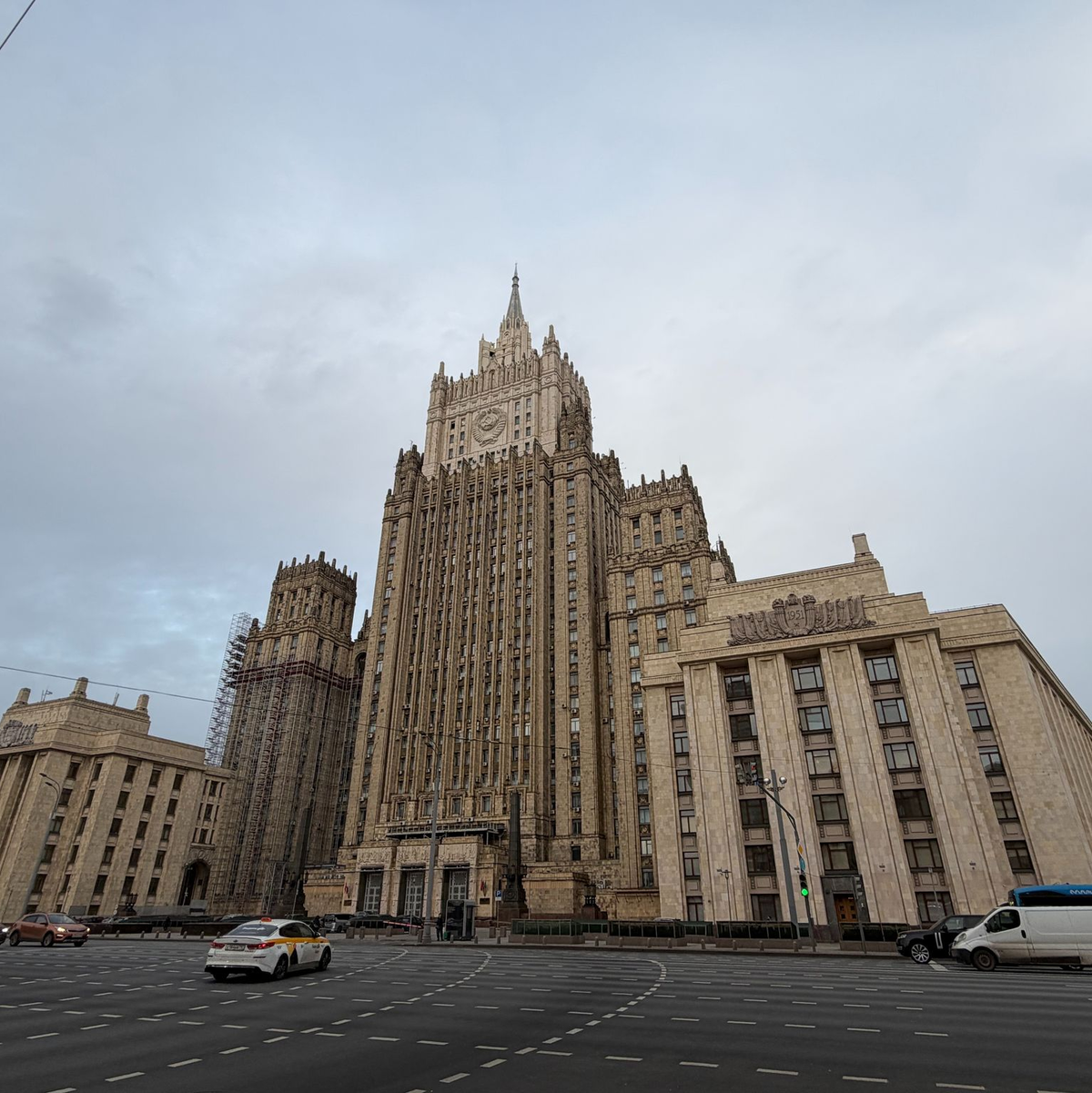 Russland hat nach der Ausweisung eines seiner Diplomaten aus Deutschland nun auch einen Mitarbeiter der deutschen Botschaft zur unerwünschten Person erklärt. (Archivbild) - Foto: Ulf Mauder/dpa