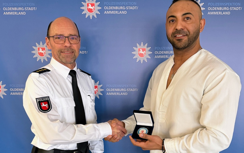 POL-OL: Polizei würdigt Zivilcourage nach Verkehrsunfall - Foto: presseportal.de