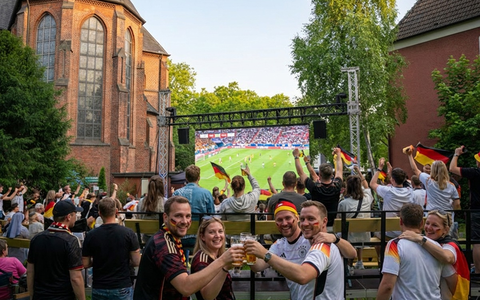 WM 2026: Public Viewings als professionelle Veranstaltungsformate erfordern erfahrene Dienstleister - warum Veranstalter auf Anbieter wie GO4IT! setzen - Foto: presseportal.de