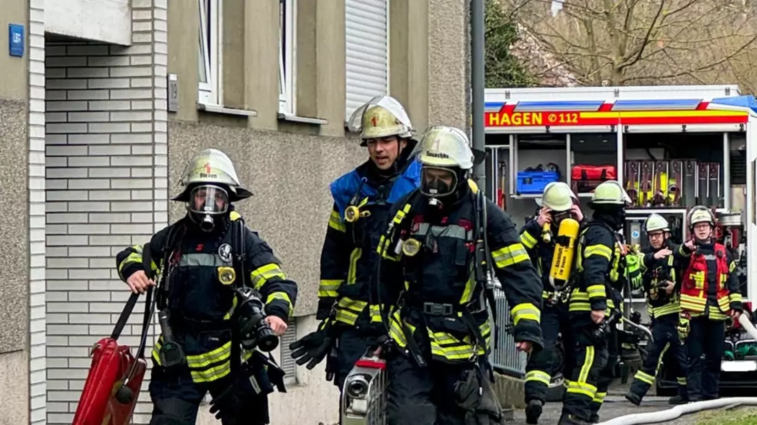 FW Hagen: Kellerbrand in Gebäude - starke Rauchentwicklung - Bild: presseportal.de