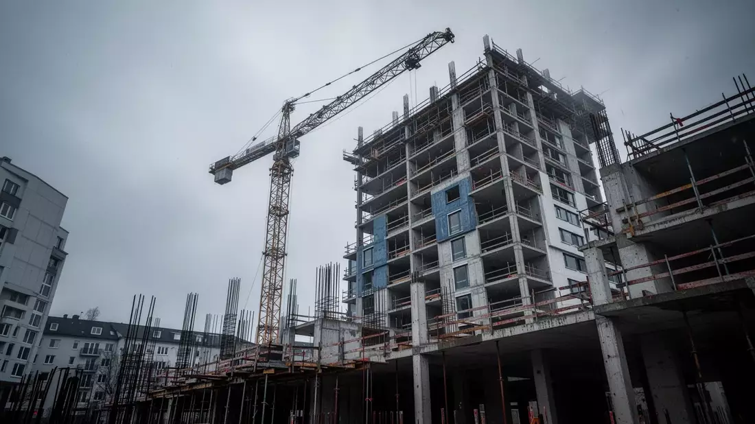 Bauwirtschaft 2026: Großinsolvenzen und Wohnungsbau-Krise belasten Branche - Bild: über boerse-global.de