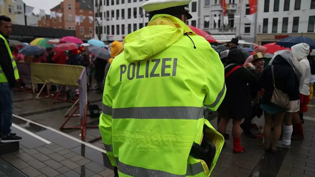 Polizei im Karneval (Archiv) - Bild: via dts Nachrichtenagentur