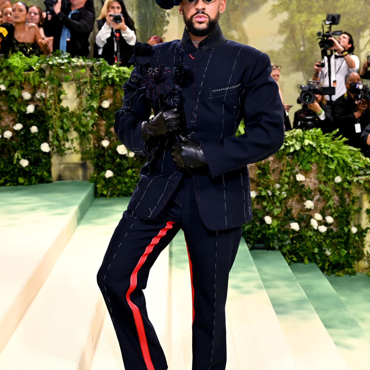 Auch modisch weiß der Künstler Akzente zu setzen. Der Sohn eines Lastwagenfahrers und einer Lehrerin wuchs in einfachen Verhältnissen auf. Schon als Kind sang er im Kirchenchor, später produzierte er zu Hause am Computer Beats. (Archivbild) - Foto: Matt Crossick/PA Wire/dpa