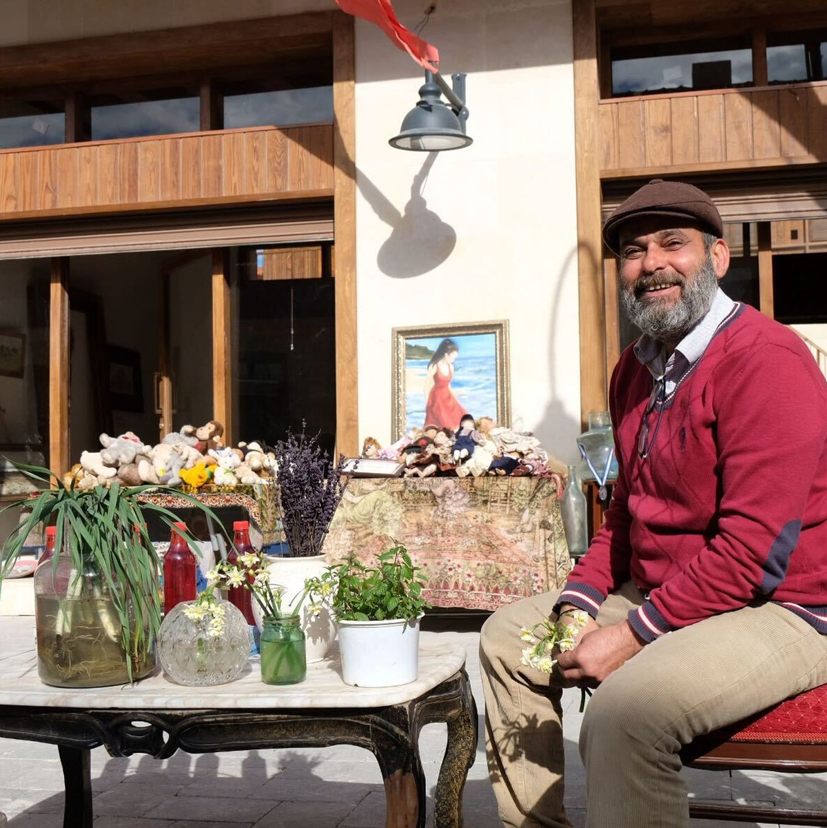 Antiquitätenhändler Serkan Sincan: Trotz Tragödie optimistisch bleiben - Foto: Mirjam Schmitt/dpa