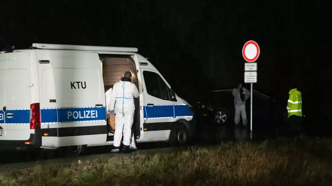 Die Leiche des Jugendlichen wurde an einem See gefunden. (Archivbild) - Bild: Vincent Kempf/dpa