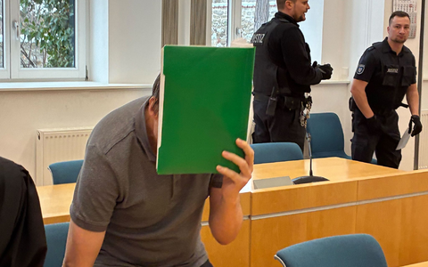 Der frühere Lehrer wurde wegen dutzendfachen Missbrauchs von Schülerinnen zu mehreren Jahren Haft verurteilt.  - Foto: Marie Frech/dpa