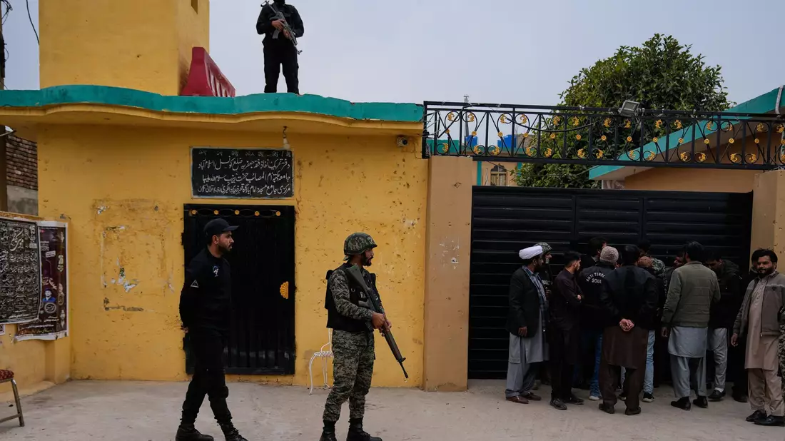 Die Sorge vor einer noch höheren Opferzahl war angesichts der vielen Verwundeten hoch. - Bild: Anjum Naveed/AP/dpa