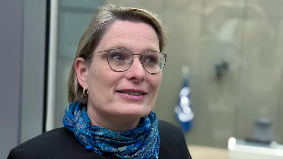 Der Internationale Strafgerichtshof, den Bundesjustizministerin Hubig (SPD) in Den Haag besucht hat, wird aktuell von 125 Staaten anerkannt.  - Bild: Anne-Beatrice Clasmann/Anne-Beatrice Clasmann /dpa