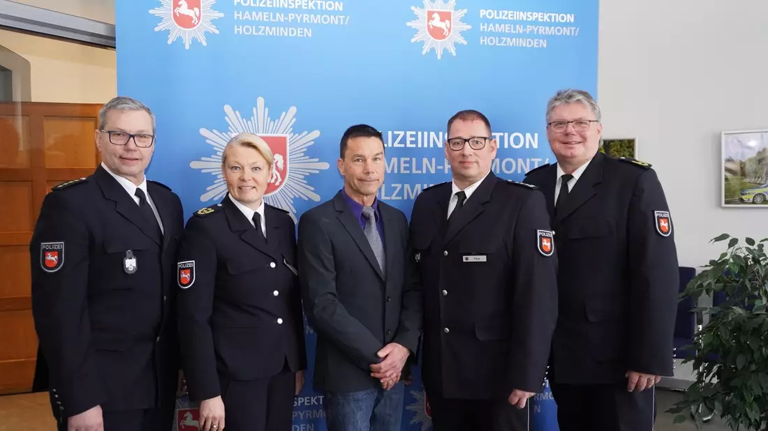 POL-GOE: Amtswechsel im Polizeikommissariat Bad Münder: Günther Köster verabschiedet, Mirko Titze folgt nach - Bild: presseportal.de