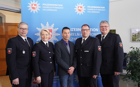 POL-GOE: Amtswechsel im Polizeikommissariat Bad Münder: Günther Köster verabschiedet, Mirko Titze folgt nach - Foto: presseportal.de