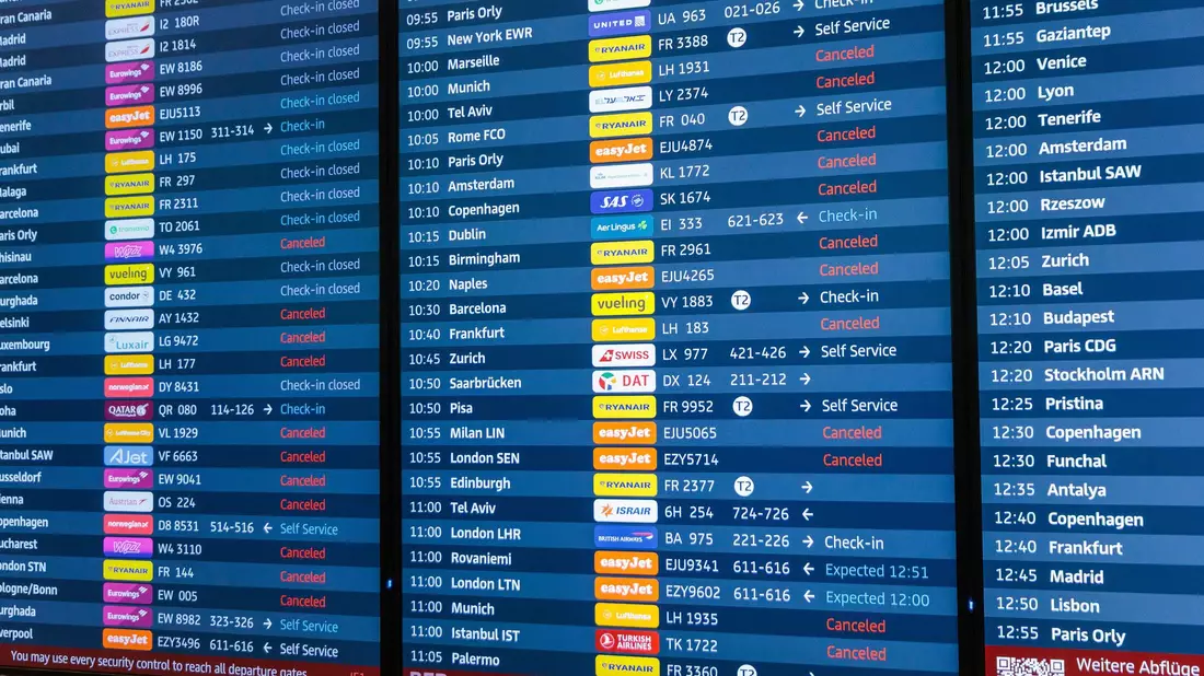 Der Flugbetrieb am BER soll nach einer Unterbrechung wieder starten. - Bild: Carsten Koall/dpa